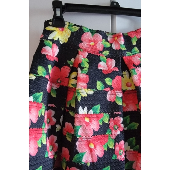 🌟HP🌟 Gracia Floral Print Bandage Skater Skirt - Picture 5 of 5